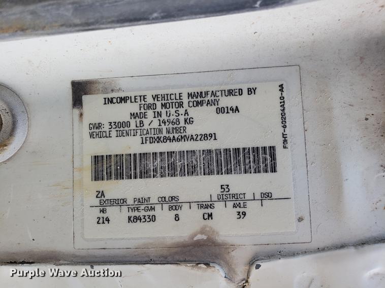 image for item DD3965 1991 Ford F800 fuel and lube truck