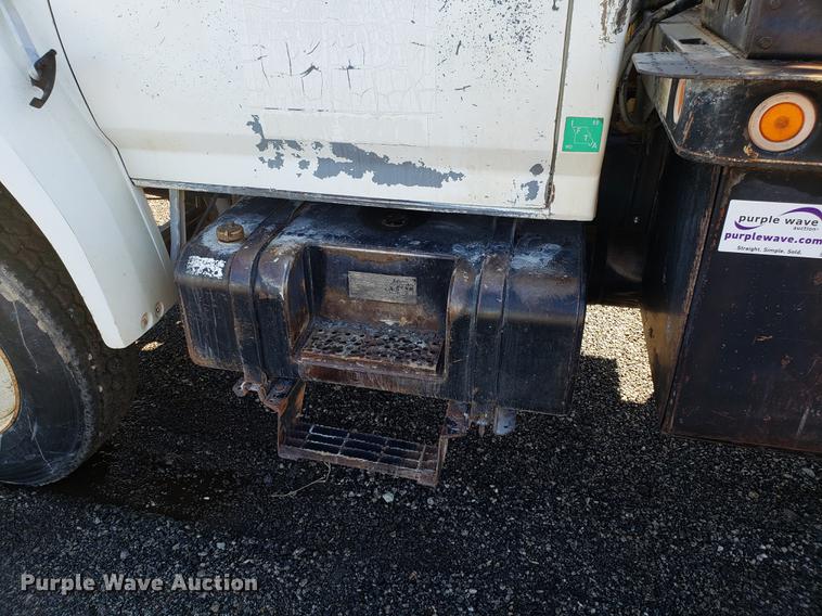 image for item DD3965 1991 Ford F800 fuel and lube truck