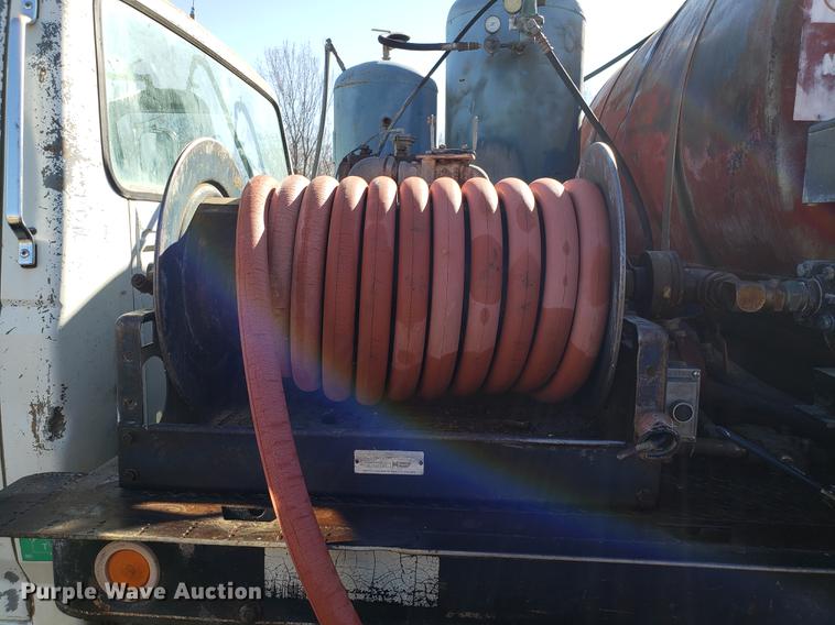 image for item DD3965 1991 Ford F800 fuel and lube truck