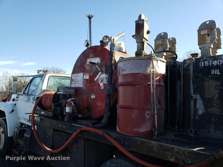 image for item DD3965 1991 Ford F800 fuel and lube truck