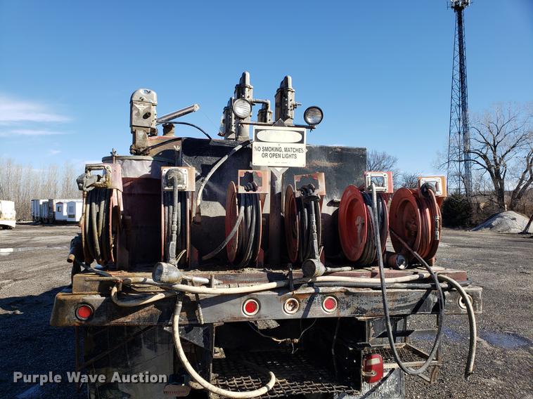 image for item DD3965 1991 Ford F800 fuel and lube truck