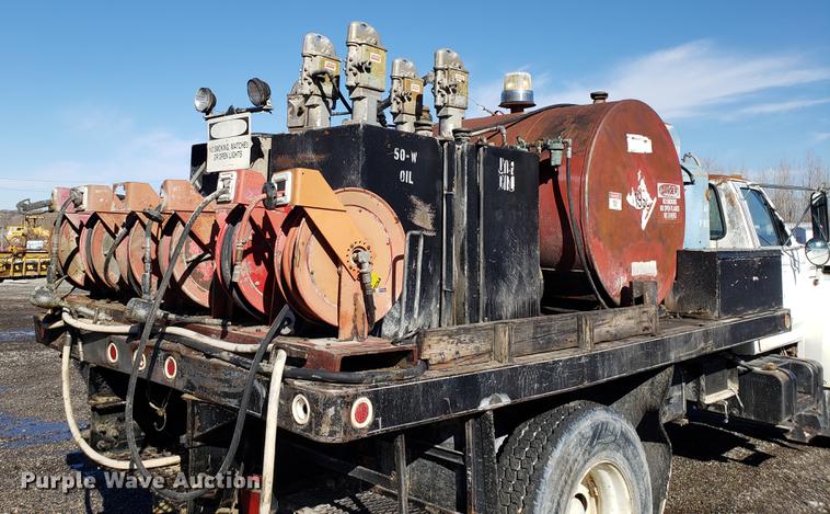 image for item DD3965 1991 Ford F800 fuel and lube truck