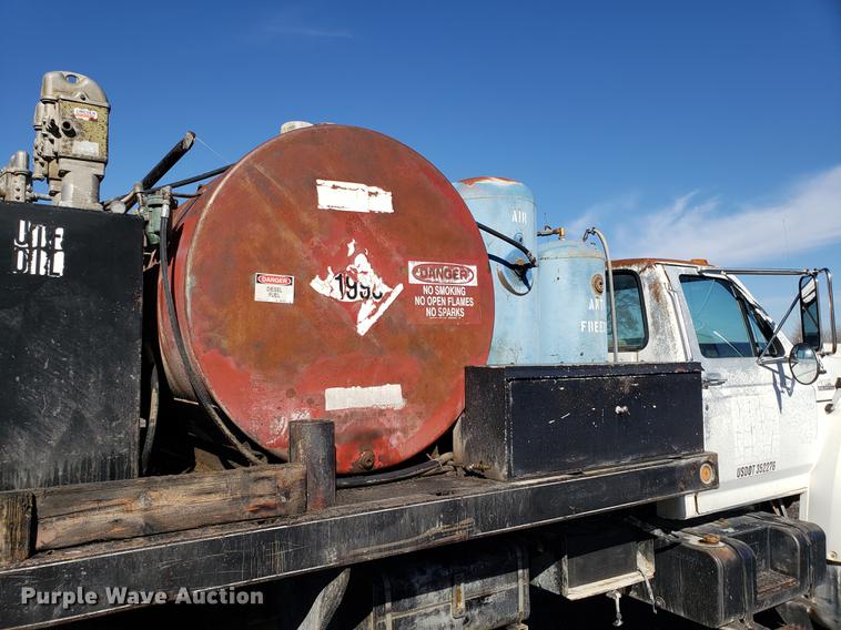 image for item DD3965 1991 Ford F800 fuel and lube truck