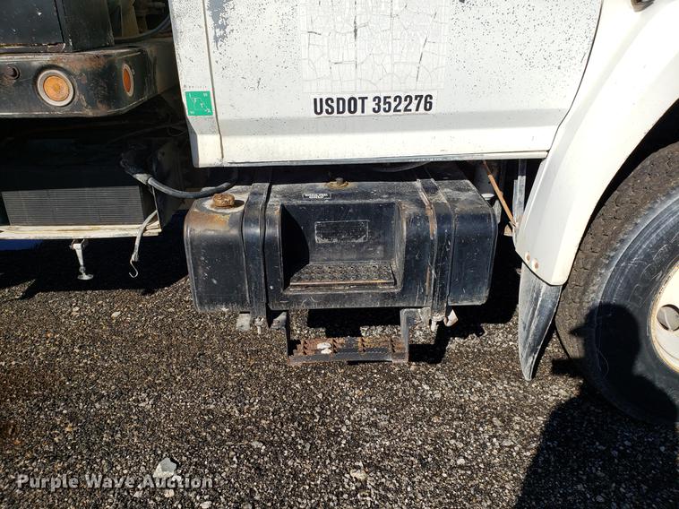 image for item DD3965 1991 Ford F800 fuel and lube truck