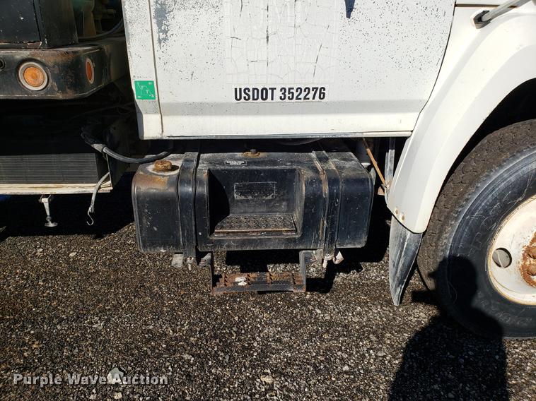 image for item DD3965 1991 Ford F800 fuel and lube truck
