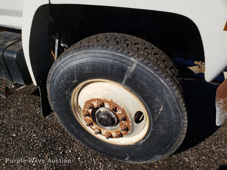 image for item DD3965 1991 Ford F800 fuel and lube truck