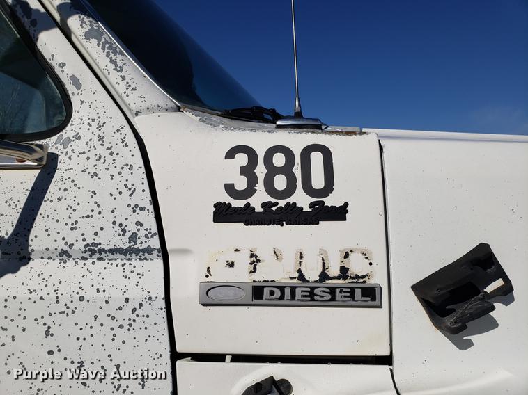 image for item DD3965 1991 Ford F800 fuel and lube truck