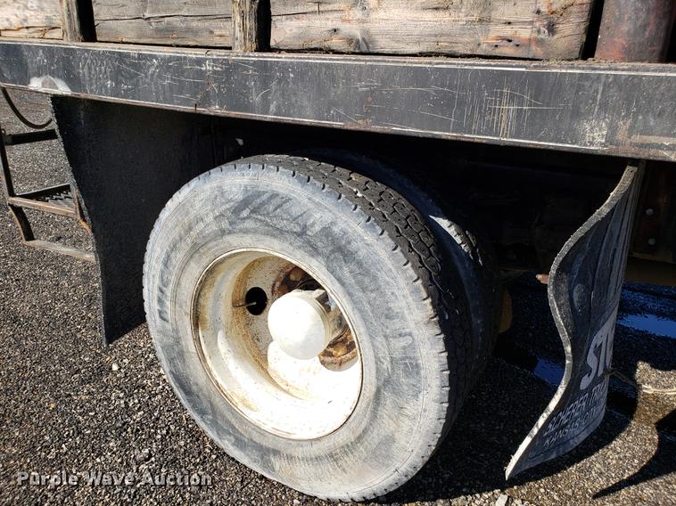 image for item DD3965 1991 Ford F800 fuel and lube truck