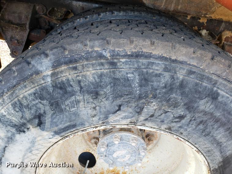 image for item DD3965 1991 Ford F800 fuel and lube truck