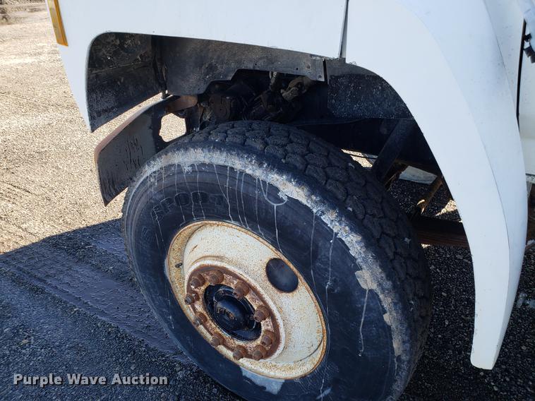 image for item DD3965 1991 Ford F800 fuel and lube truck