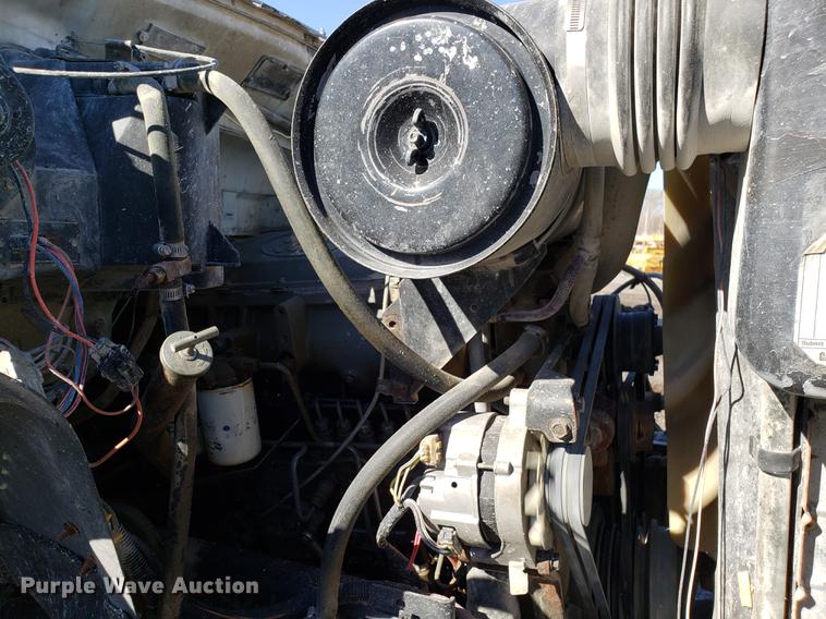 image for item DD3965 1991 Ford F800 fuel and lube truck