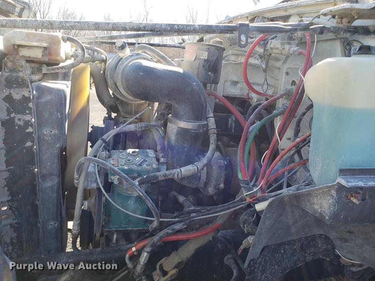 image for item DD3965 1991 Ford F800 fuel and lube truck