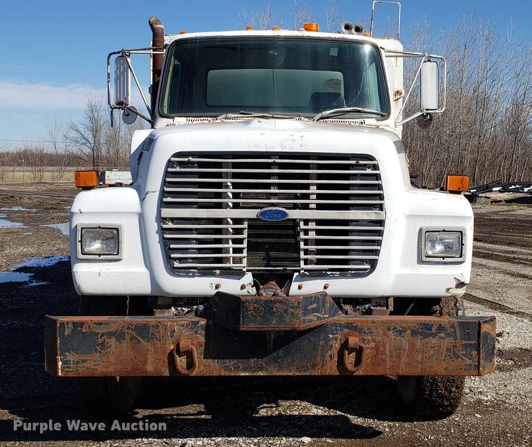 image for item DD3969 1992 Ford LT8000 fly ash truck