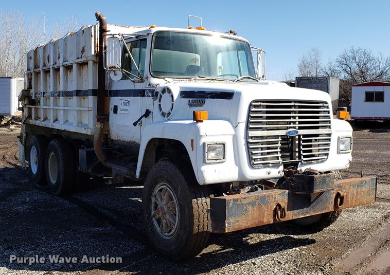 image for item DD3969 1992 Ford LT8000 fly ash truck