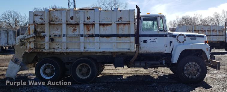 image for item DD3969 1992 Ford LT8000 fly ash truck