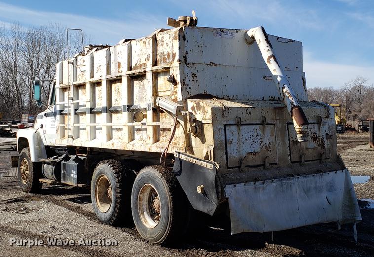 image for item DD3969 1992 Ford LT8000 fly ash truck