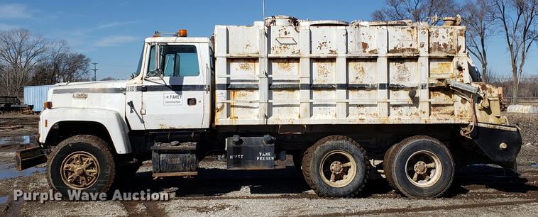 image for item DD3969 1992 Ford LT8000 fly ash truck