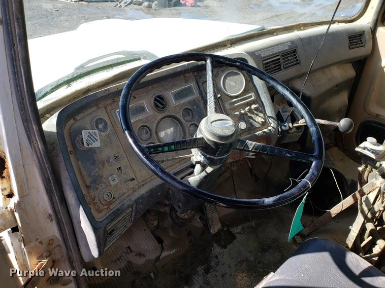 image for item DD3969 1992 Ford LT8000 fly ash truck