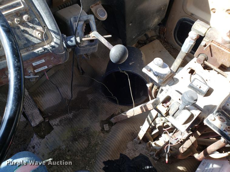 image for item DD3969 1992 Ford LT8000 fly ash truck