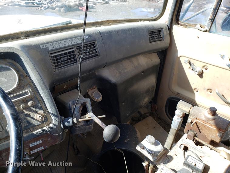 image for item DD3969 1992 Ford LT8000 fly ash truck