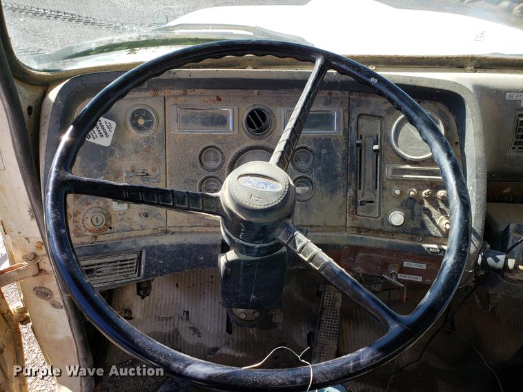 image for item DD3969 1992 Ford LT8000 fly ash truck