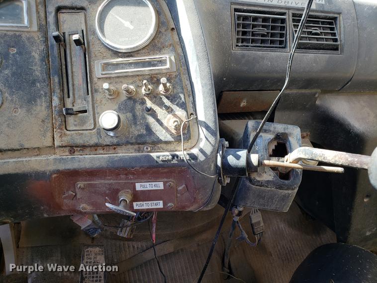 image for item DD3969 1992 Ford LT8000 fly ash truck