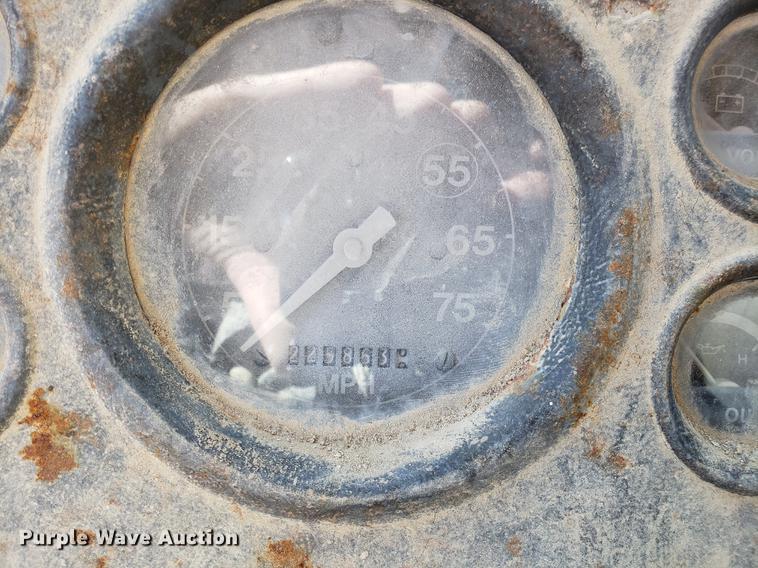 image for item DD3969 1992 Ford LT8000 fly ash truck