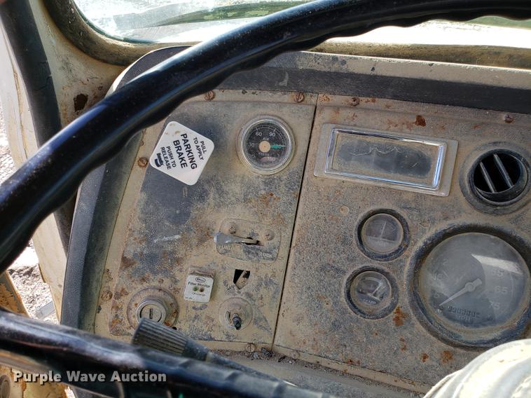 image for item DD3969 1992 Ford LT8000 fly ash truck