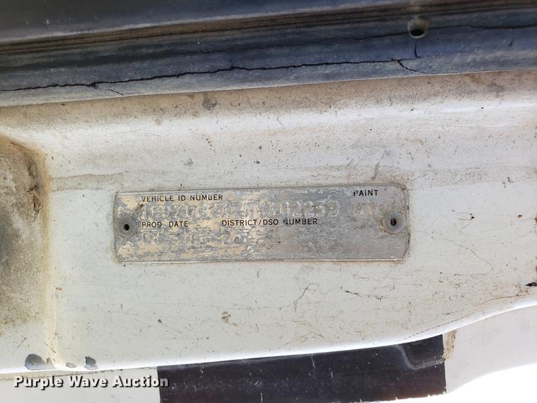 image for item DD3969 1992 Ford LT8000 fly ash truck