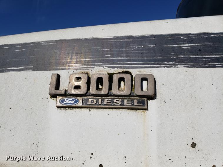 image for item DD3969 1992 Ford LT8000 fly ash truck