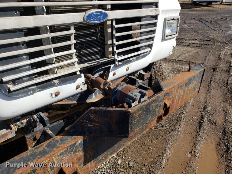 image for item DD3969 1992 Ford LT8000 fly ash truck