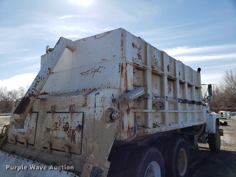 image for item DD3969 1992 Ford LT8000 fly ash truck