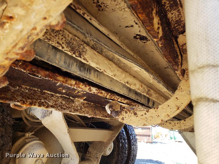 image for item DD3969 1992 Ford LT8000 fly ash truck