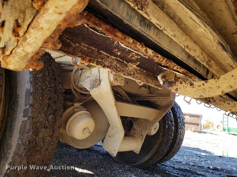 image for item DD3969 1992 Ford LT8000 fly ash truck