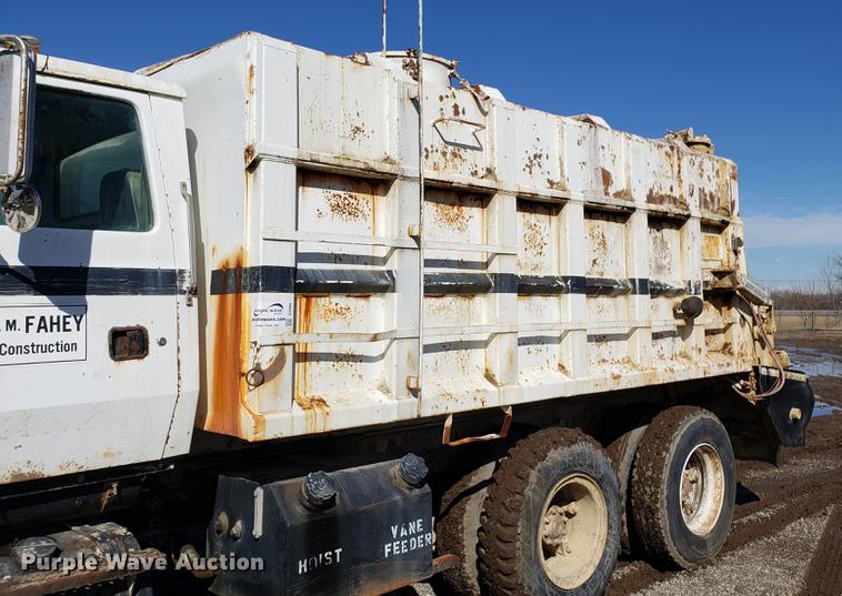 image for item DD3969 1992 Ford LT8000 fly ash truck