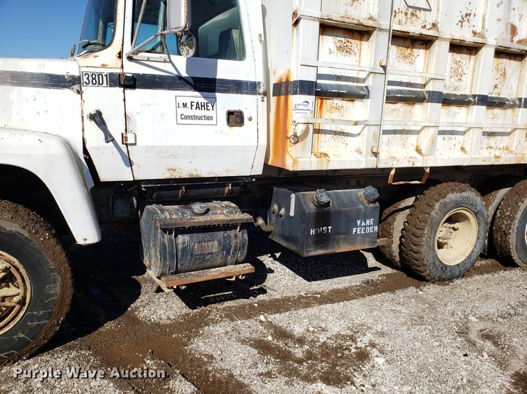 image for item DD3969 1992 Ford LT8000 fly ash truck