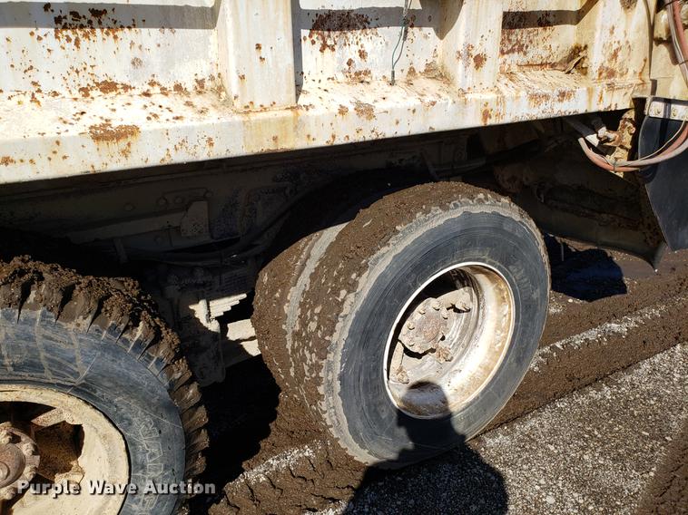 image for item DD3969 1992 Ford LT8000 fly ash truck