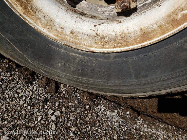 image for item DD3969 1992 Ford LT8000 fly ash truck