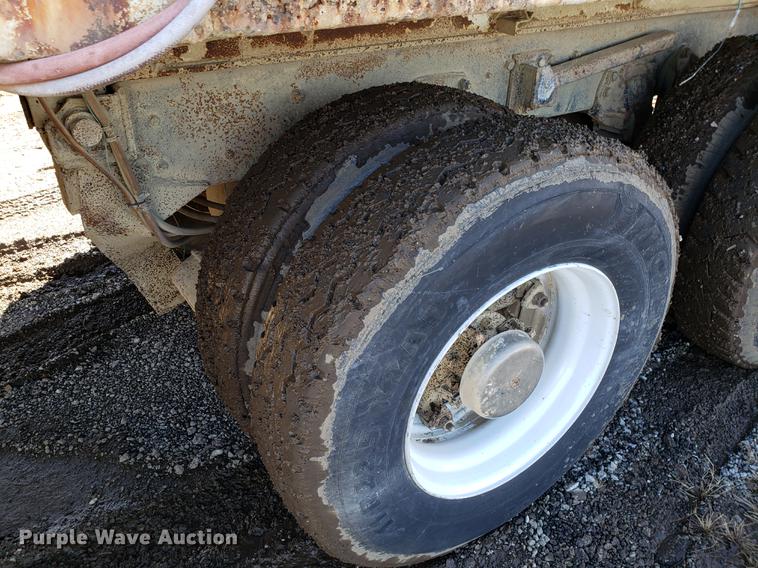 image for item DD3969 1992 Ford LT8000 fly ash truck