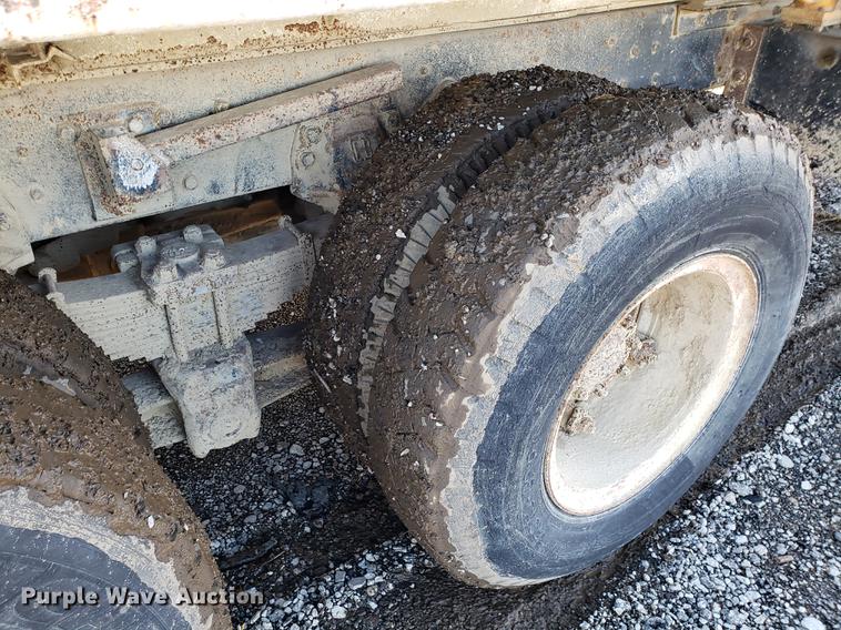 image for item DD3969 1992 Ford LT8000 fly ash truck