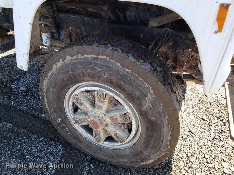 image for item DD3969 1992 Ford LT8000 fly ash truck