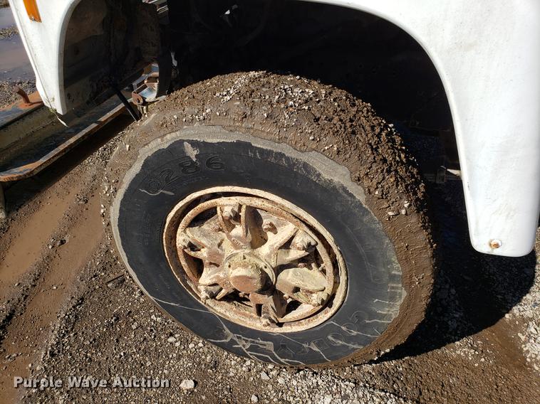 image for item DD3969 1992 Ford LT8000 fly ash truck