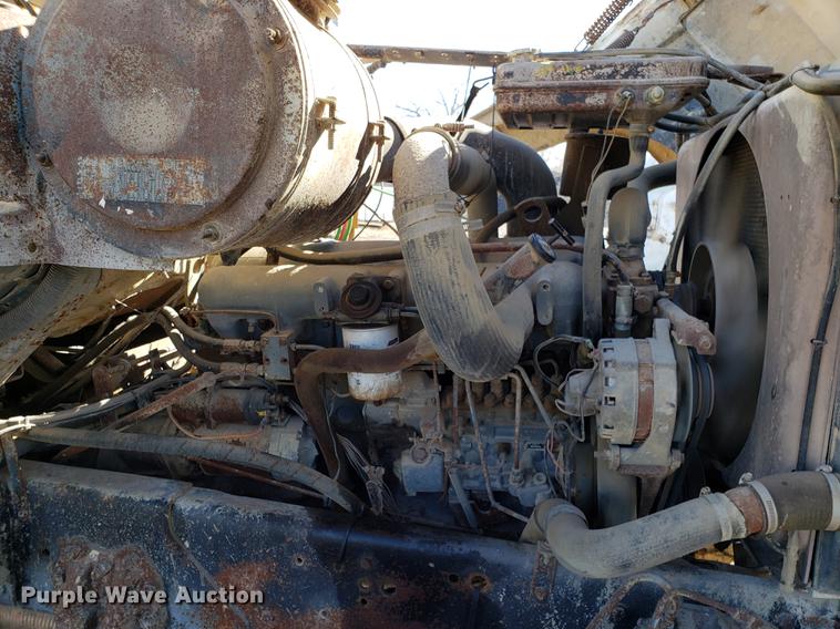 image for item DD3969 1992 Ford LT8000 fly ash truck