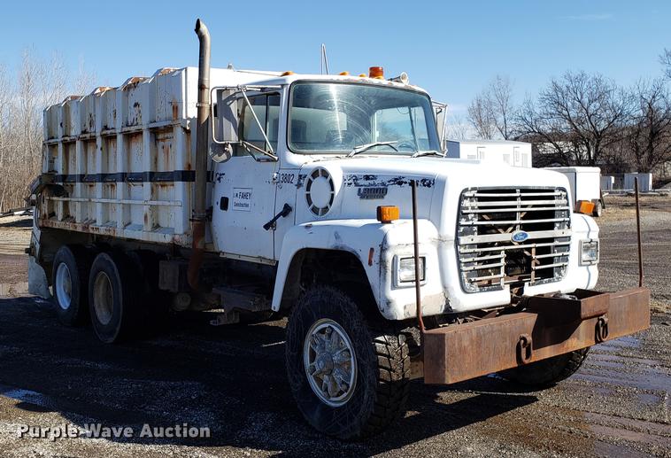 image for item DD3970 1992 Ford LT8000 fly ash truck