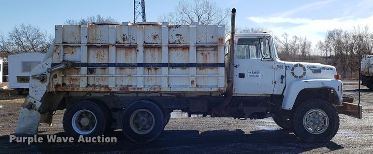 image for item DD3970 1992 Ford LT8000 fly ash truck