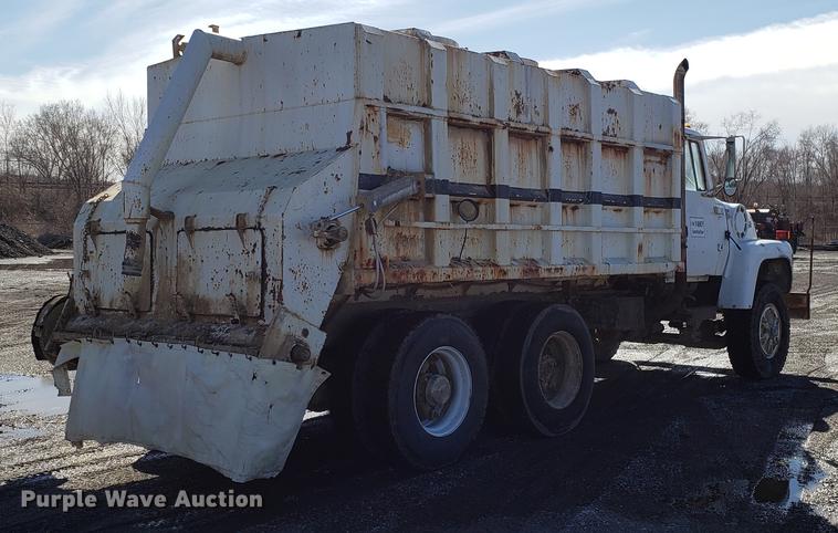 image for item DD3970 1992 Ford LT8000 fly ash truck