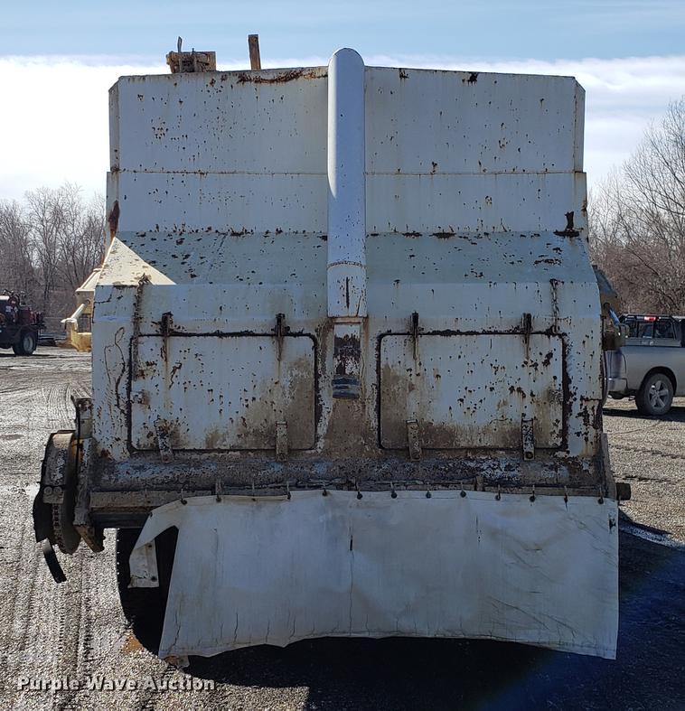 image for item DD3970 1992 Ford LT8000 fly ash truck