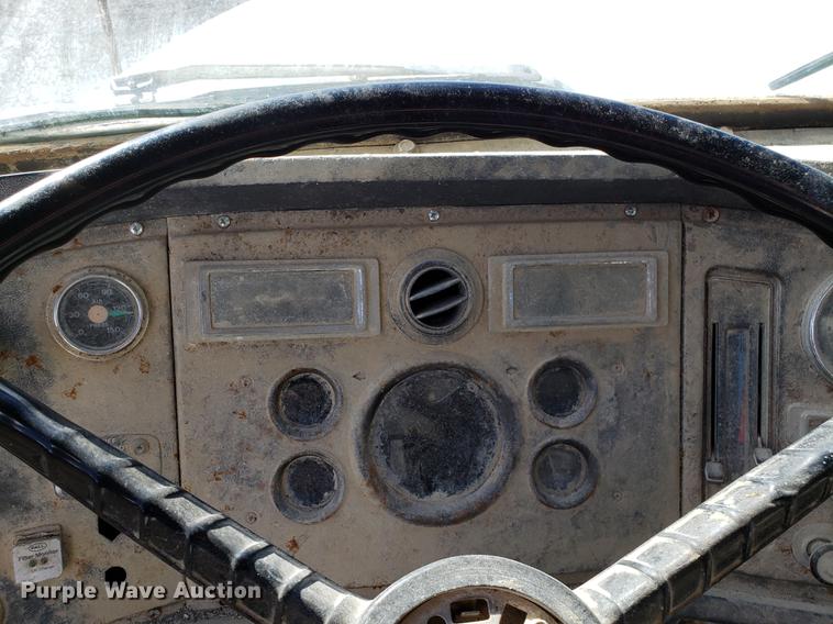 image for item DD3970 1992 Ford LT8000 fly ash truck