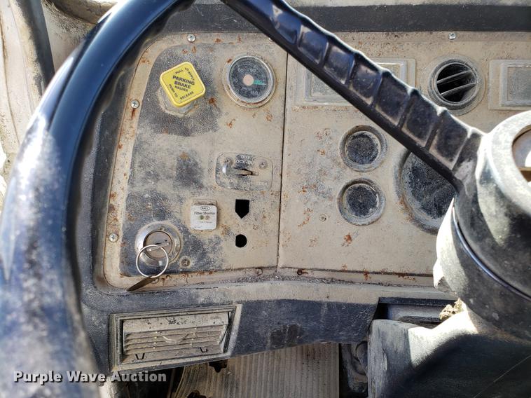 image for item DD3970 1992 Ford LT8000 fly ash truck