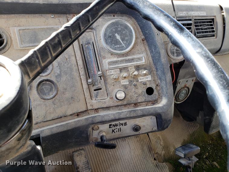 image for item DD3970 1992 Ford LT8000 fly ash truck